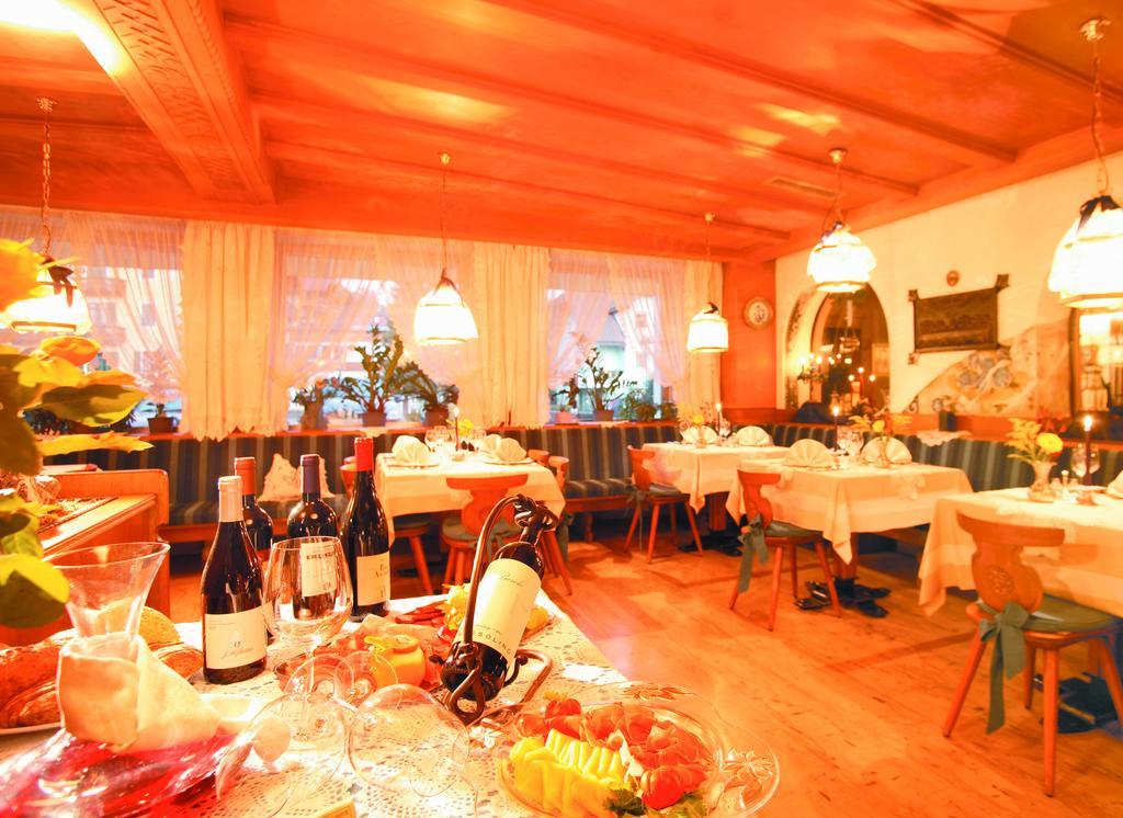 Hotel Tschurtschenthaler Dobbiaco Restaurant photo